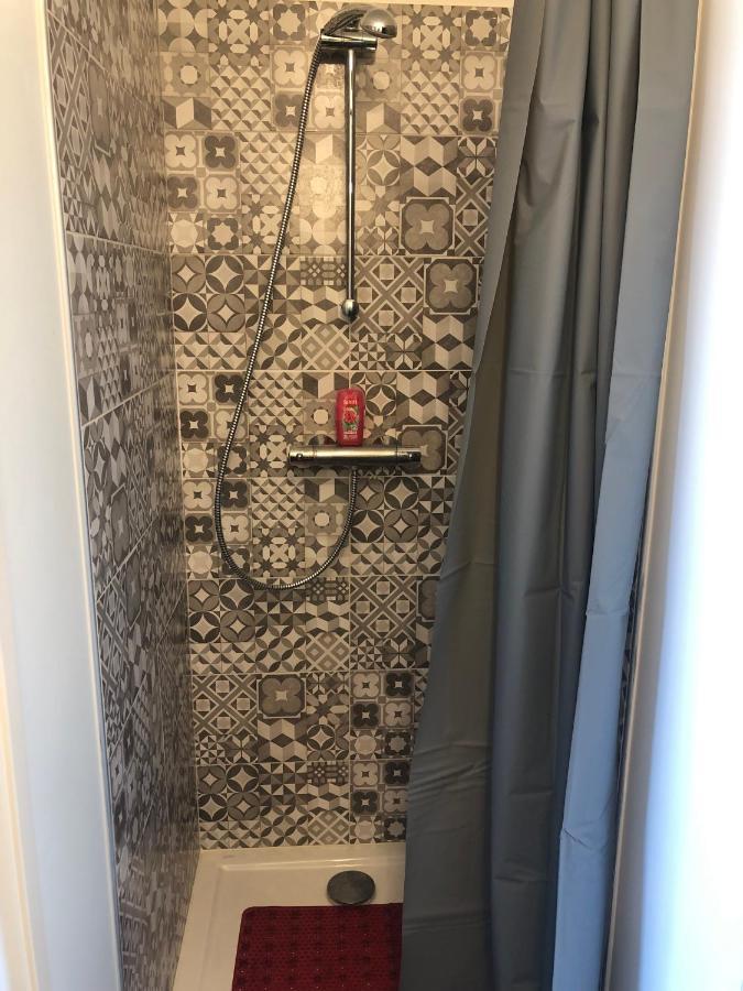 Grande Chambre 14 M2 Avec Salle De Bain Privative A Nanterre Prefecture Proche La Defense Arena Campus Sncf Et Paris Екстериор снимка